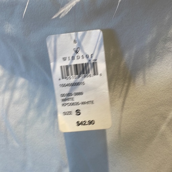 White feather dress. - Picture 3 of 3